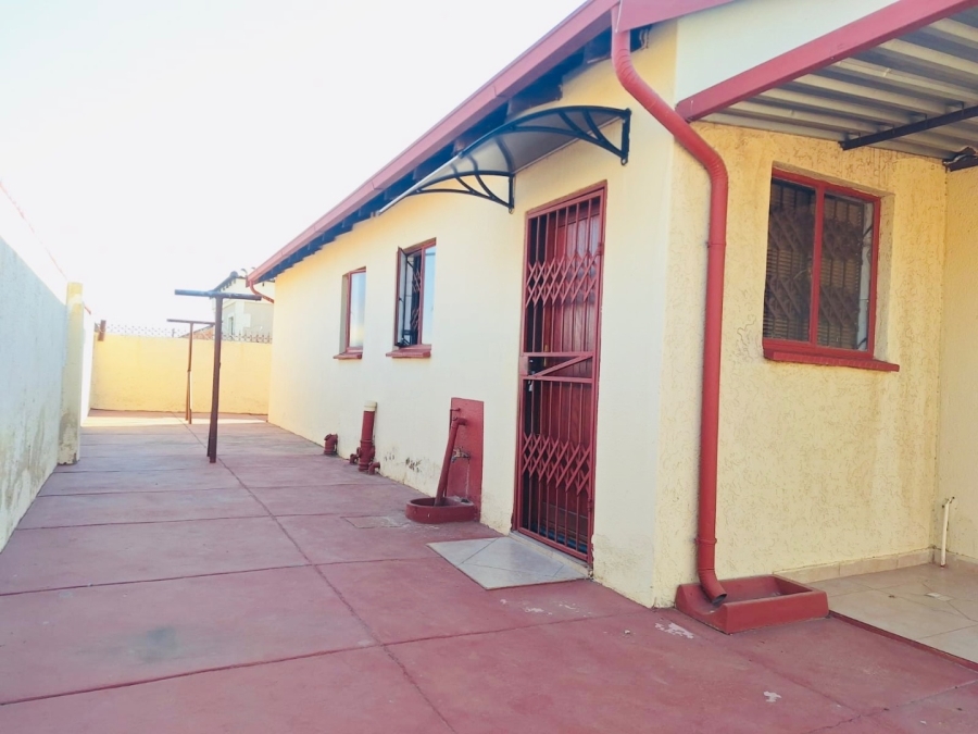 3 Bedroom Property for Sale in Mabopane Unit X North West